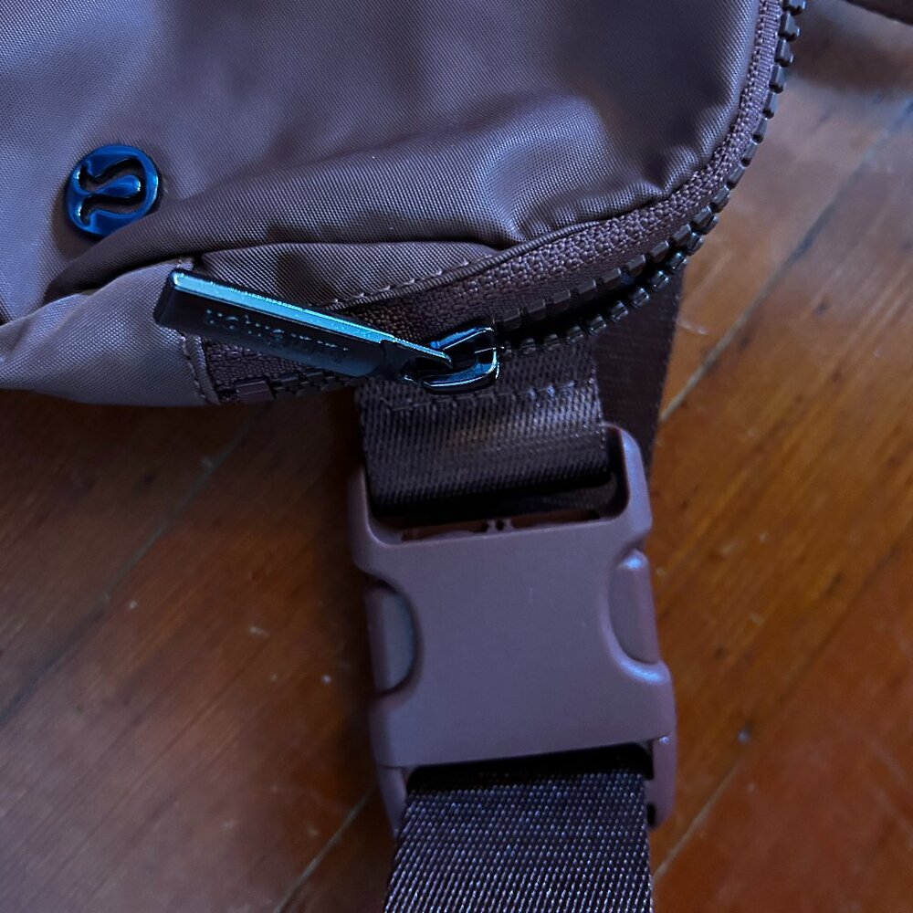 lululemon Everywhere Belt Bag
